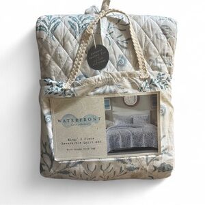 NWT King Reversible Quilt Set - Cream and Blue